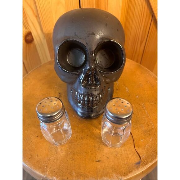 Skull Eyes Stoneware Salt and Pepper Set New In Box (8943) - Picture 6 of 8